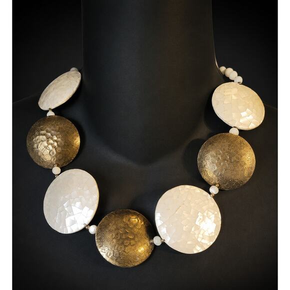 Unbranded Jewelry - Brass & Mother of Pearl Necklace White & Gold Statement Ethnic Jewelry 18" wh414